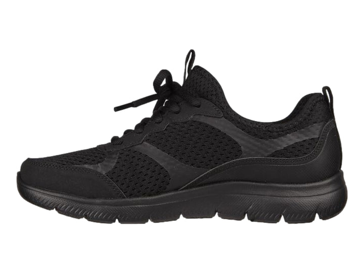 Tenis deportivos Skechers modelo Summits en color negro total con agujetas y suela flexible.