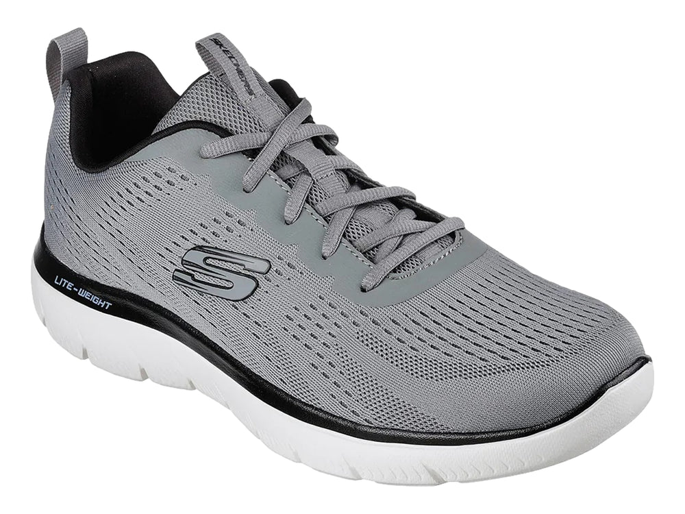Tenis deportivos Skechers color gris con detalles en negro y suela blanca.