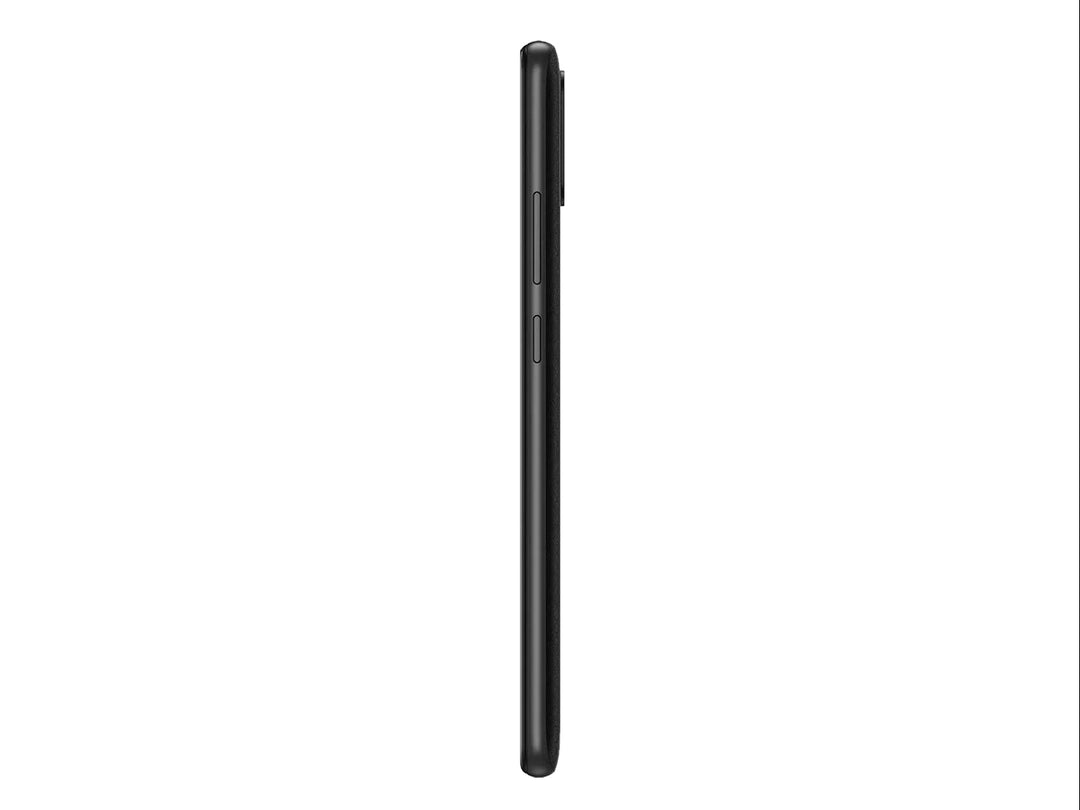 Smartphone Samsung Galaxy A03 color negro, vista frontal y posterior sobre fondo blanco.
