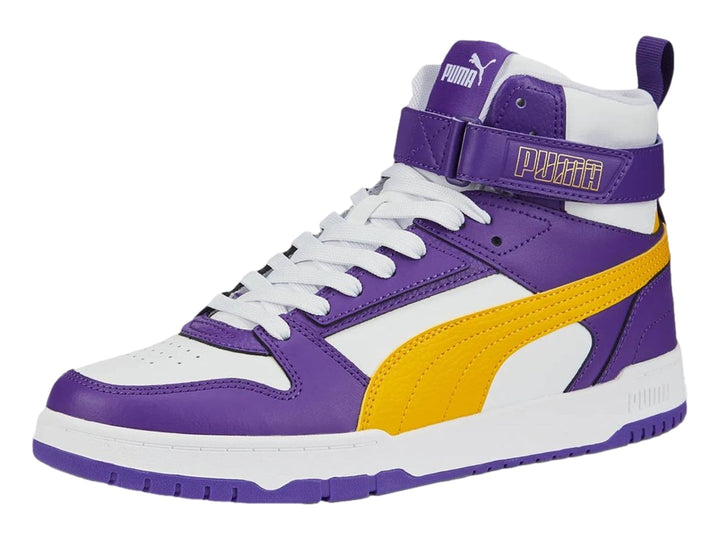 Tenis PUMA de bota en colores morado, amarillo y blanco con correa de velcro en el tobillo.