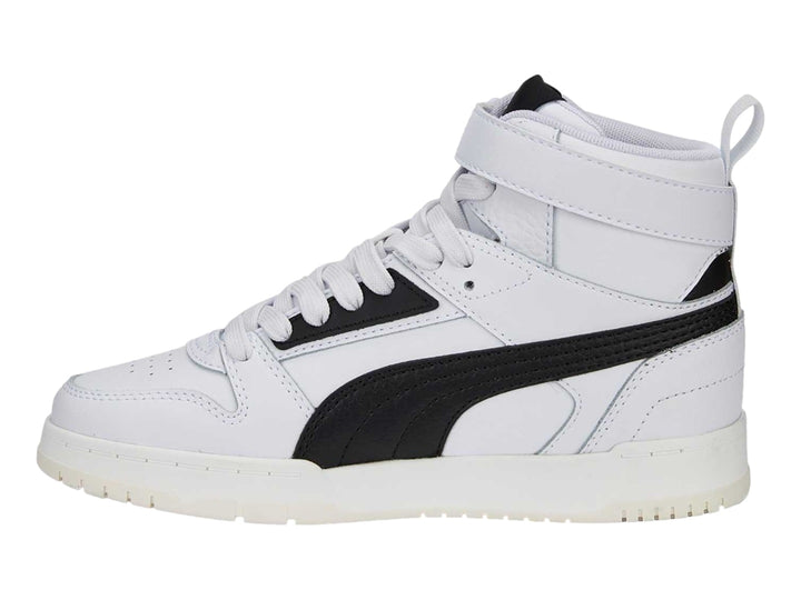 Tenis PUMA RBD Game JR en color blanco con detalles en negro, diseño de bota alta con correa de velcro.
