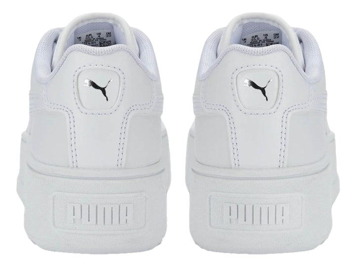 Tenis PUMA blancos con suela de plataforma gruesa y cordones.