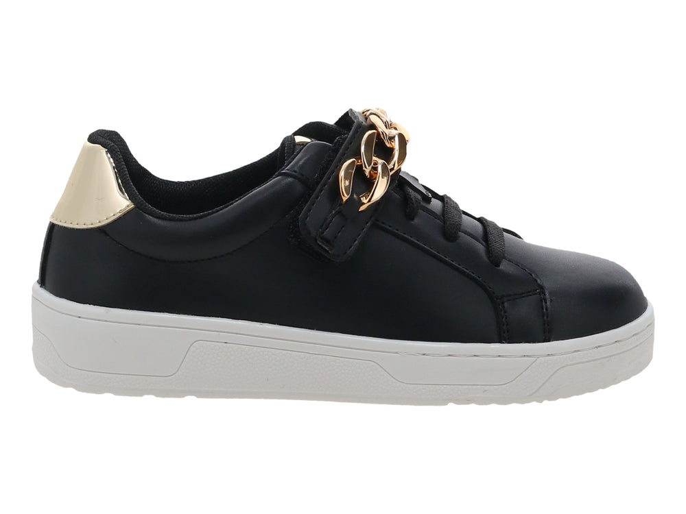 Tenis negros para niña con suela blanca y detalle de cadena dorada decorativa en la parte superior.