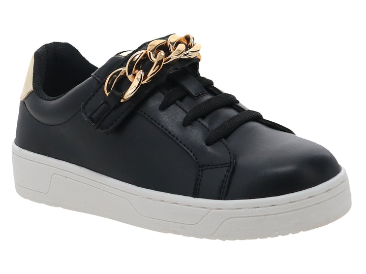 Tenis negros con suela blanca y detalle de cadena dorada en la parte superior.