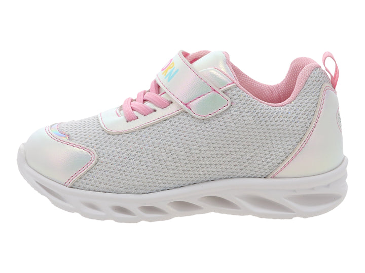 Tenis deportivos para niña color plata con detalles rosas y diseño de unicornio.