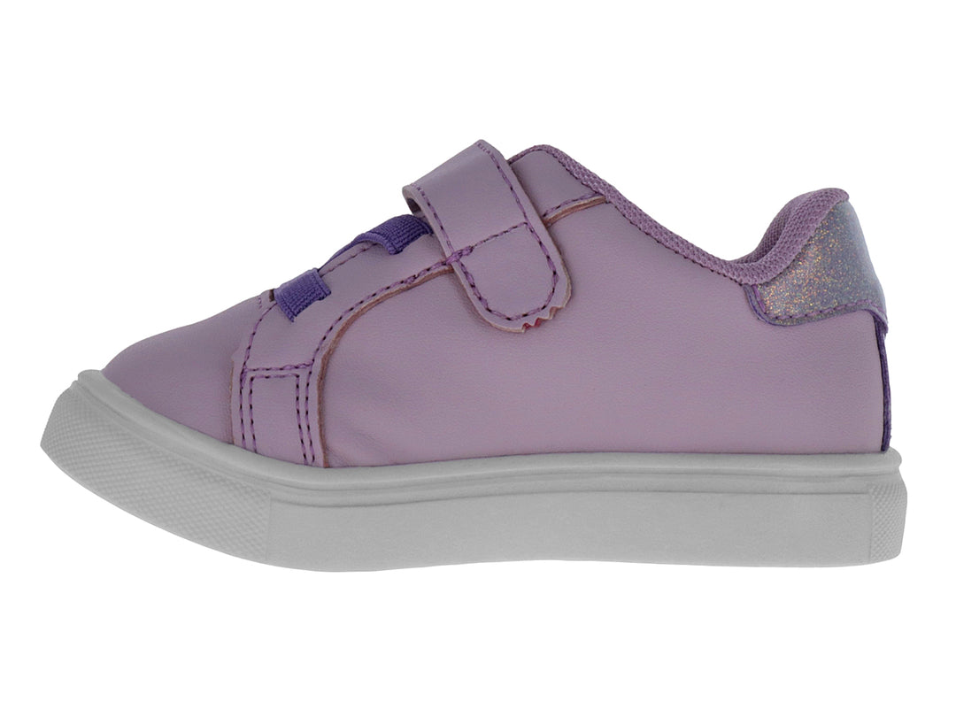 Zapato rosa para niña con detalle de corazón brillante, palabra LOVE y suela blanca.