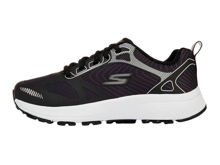 Tenis deportivos Skechers Go Run Consistent en color negro con suela blanca y detalles lineales.