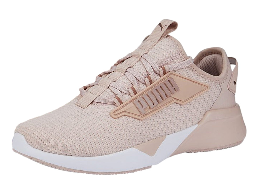 Tenis deportivos PUMA Retaliate 2 en color rosa cuarzo con suela blanca y detalles en malla.