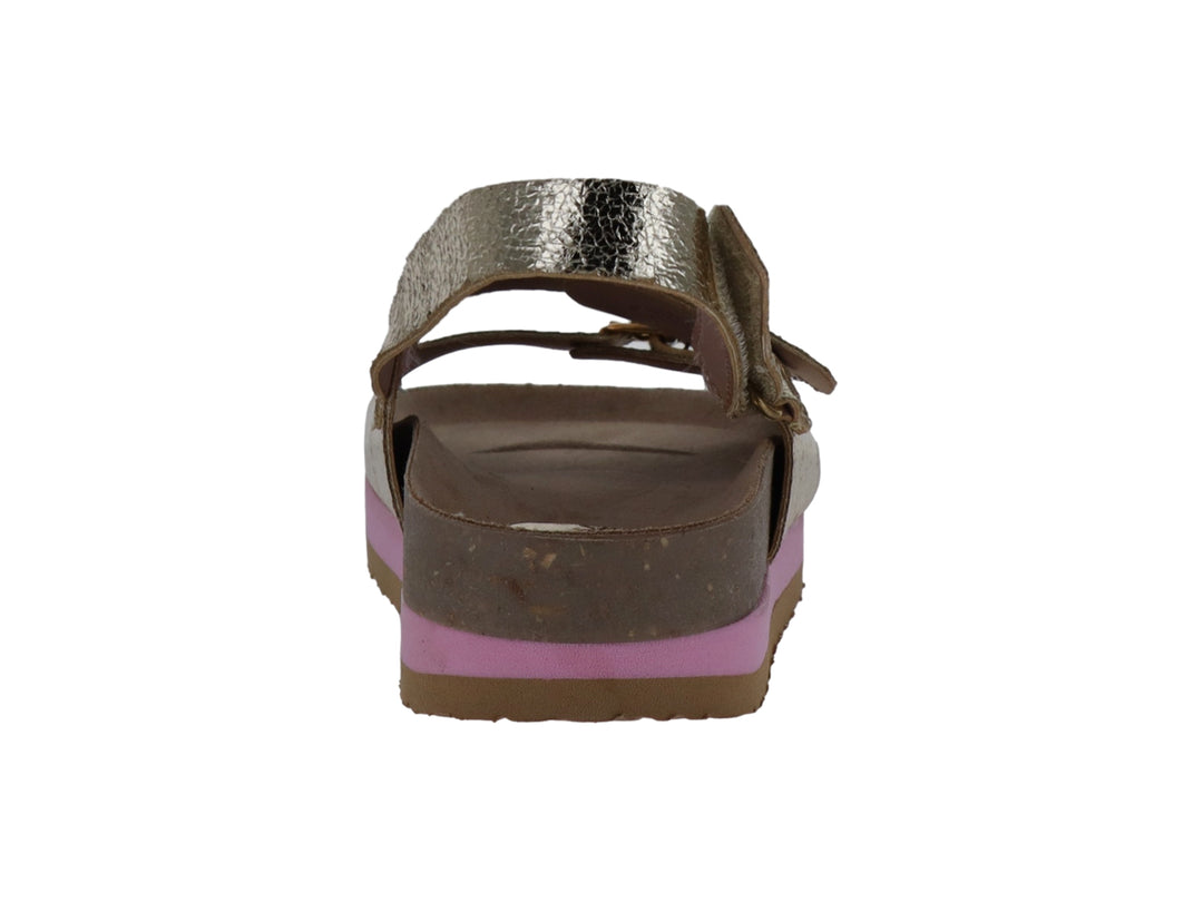 Sandalia de plataforma TROPICANA color platina con correas metálicas y suela en tonos rosa y café.