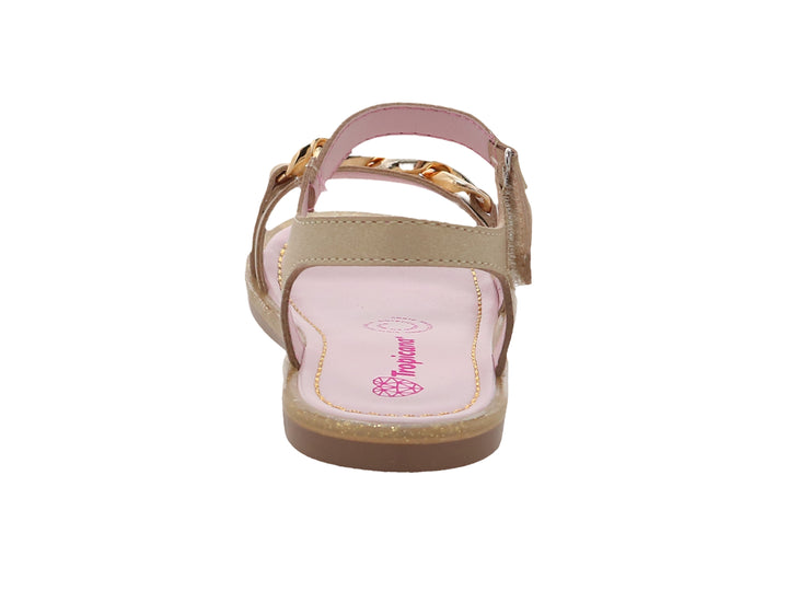 Sandalia color platina con detalle de cadena dorada y plantilla rosa para niña.