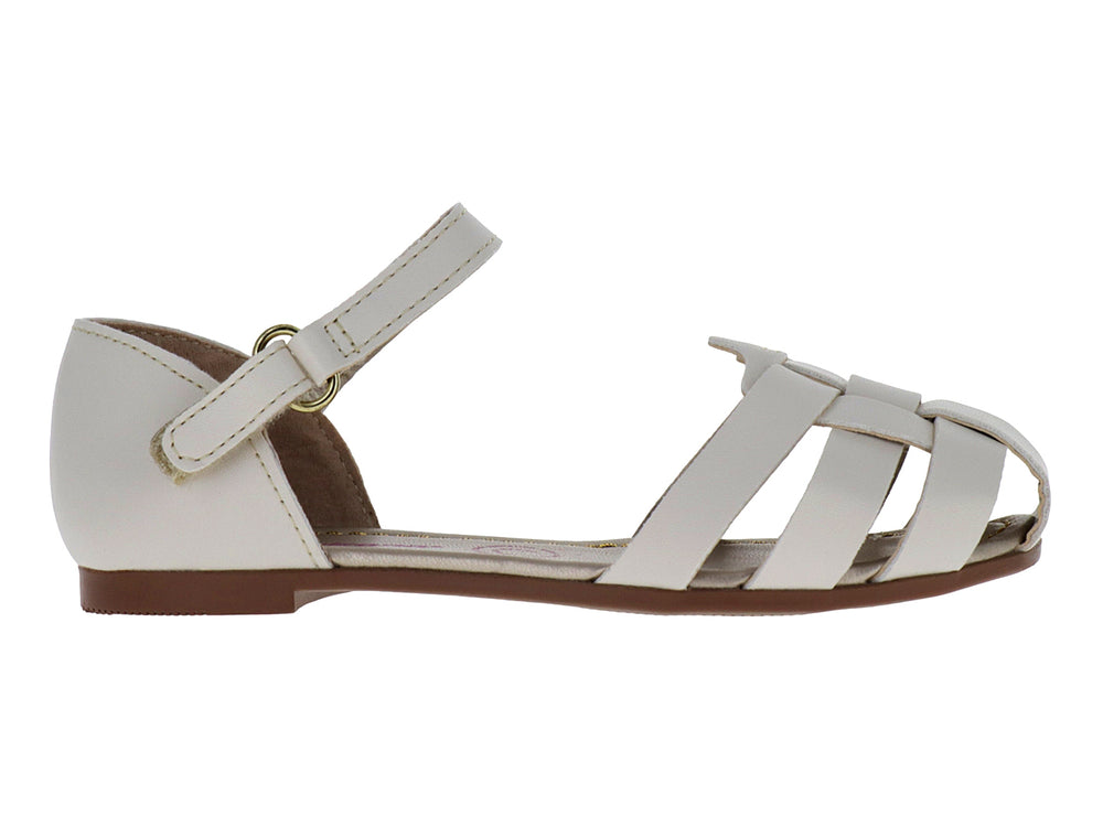 Sandalia infantil color beige con tiras entrelazadas y suela marrón.