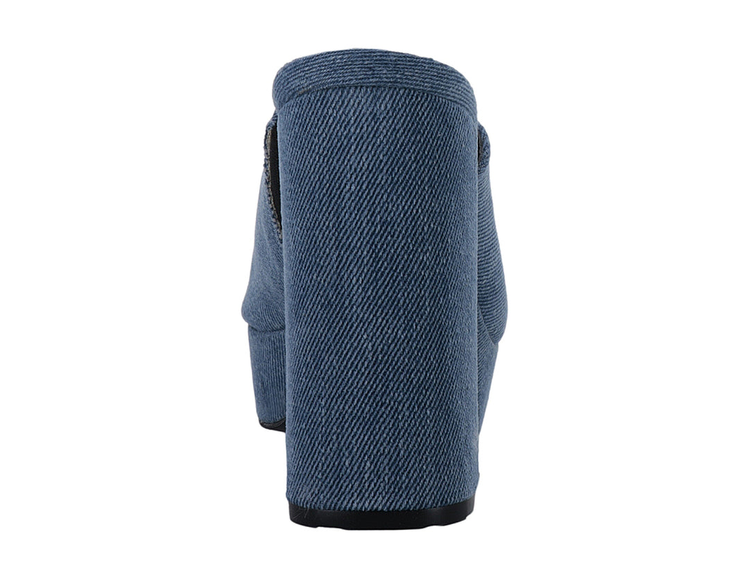 Sandalia de plataforma y tacón grueso en color azul cielo con textura de mezclilla para mujer.