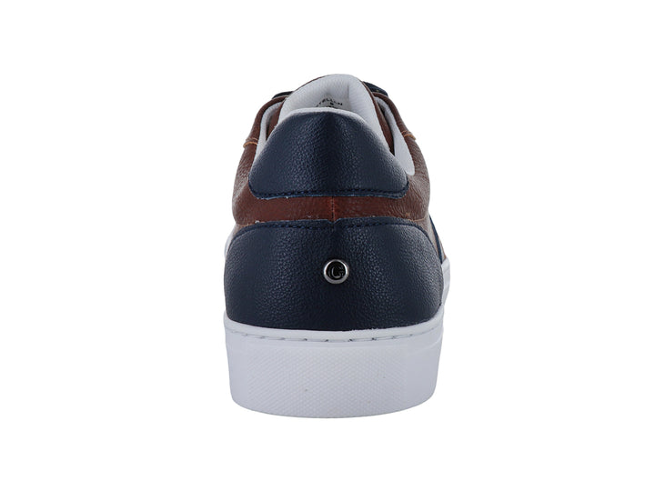 Tenis Guess color marrón con detalles en azul marino y suela blanca.