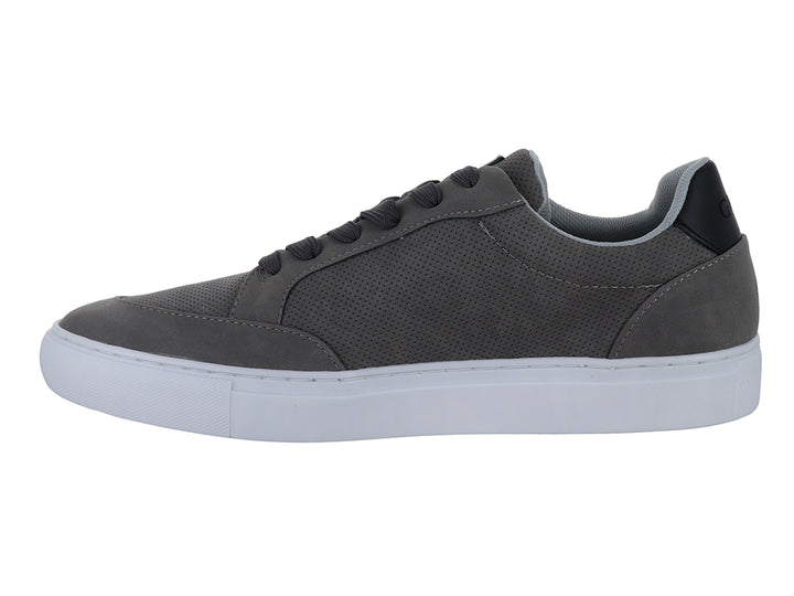 Tenis casuales Guess color gris con suela blanca y detalle de franja lateral.