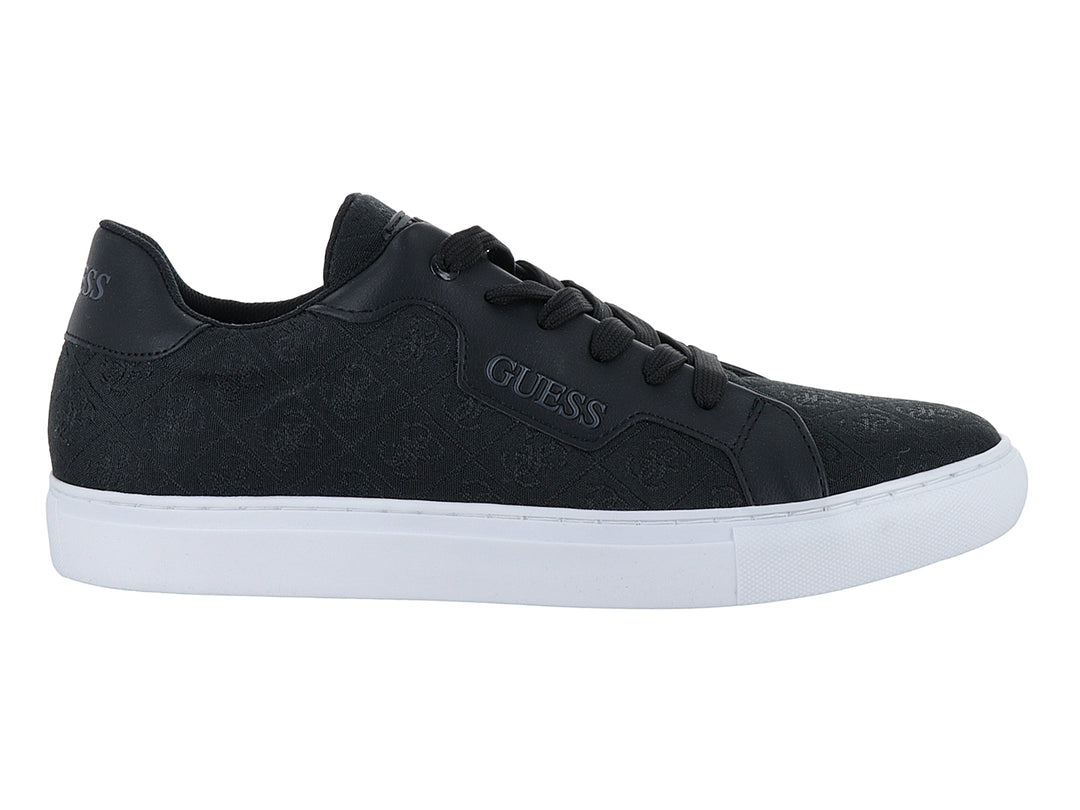 Tenis casuales Guess color negro con suela blanca y estampado en la parte superior.