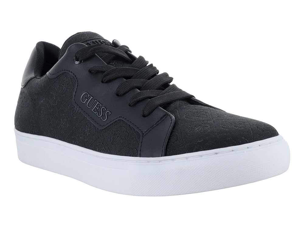 Tenis casuales Guess color negro con suela blanca y estampado en la parte superior.