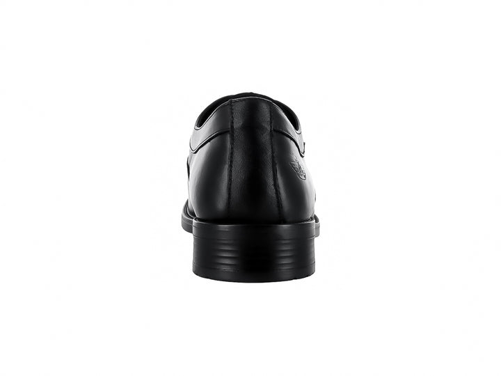 Zapato formal de cuero negro para hombre con agujetas y suela plana.