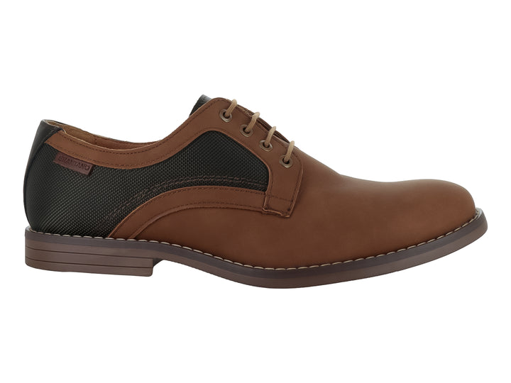 Zapato casual para hombre en color camel con panel lateral negro y cierre de cordones.