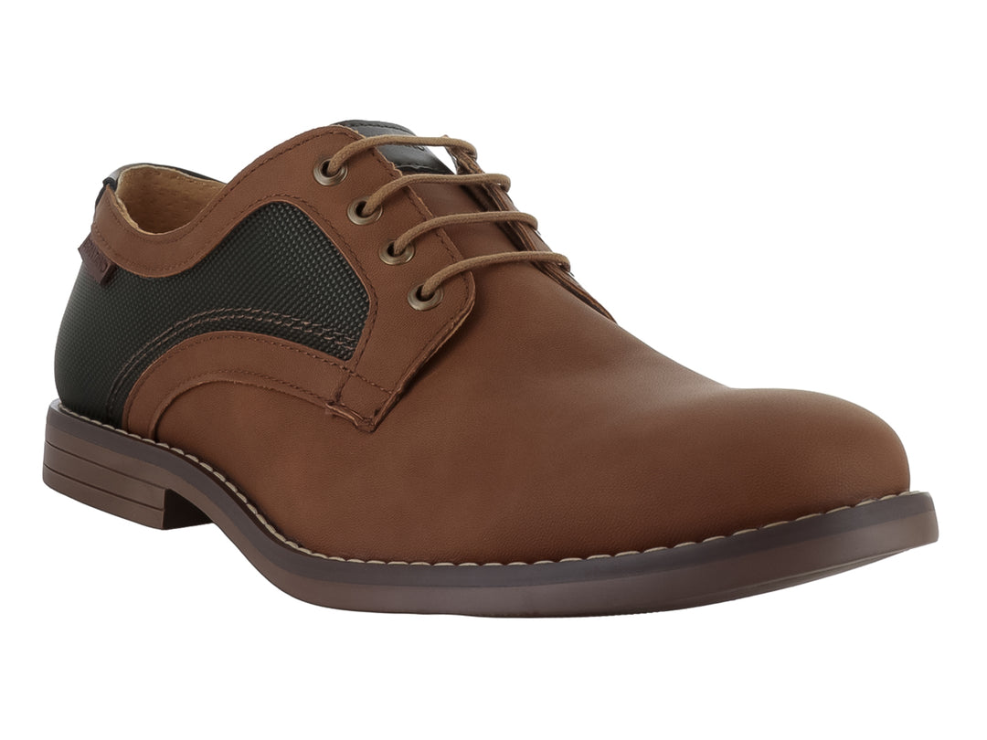 Zapato casual para hombre en color camel con panel lateral negro y cierre de cordones.