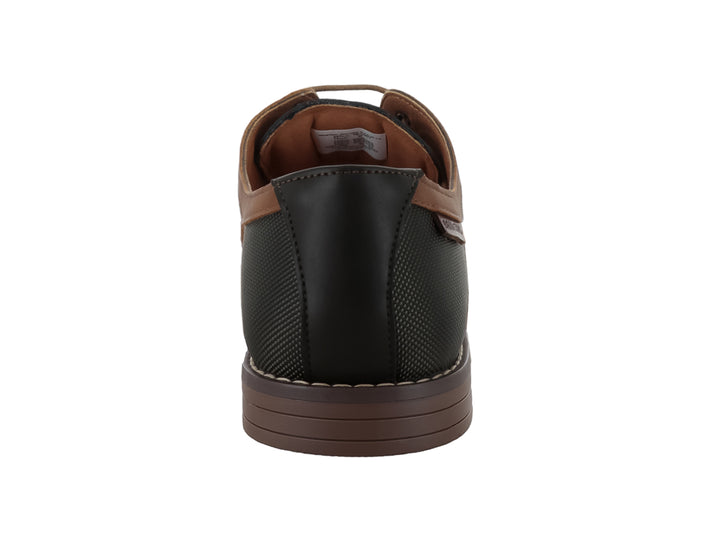 Zapato casual para hombre en color camel con panel lateral negro y cierre de cordones.