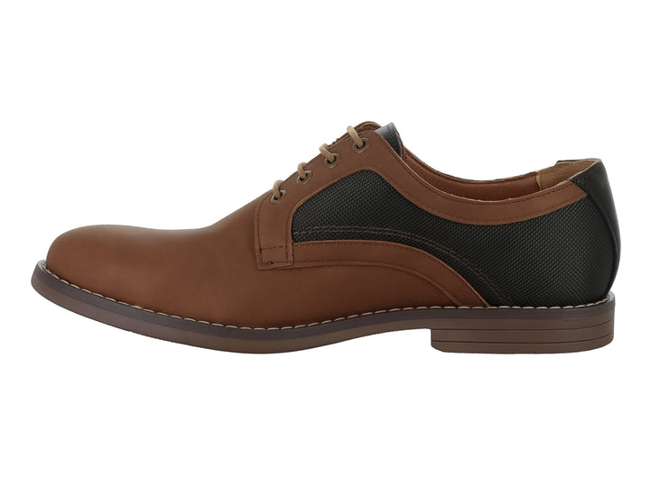 Zapato casual para hombre en color camel con panel lateral negro y cierre de cordones.