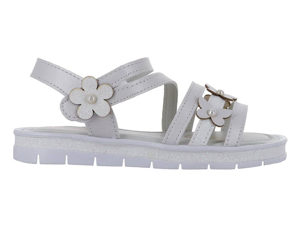 Sandalia blanca con detalles de flores y suela brillante.