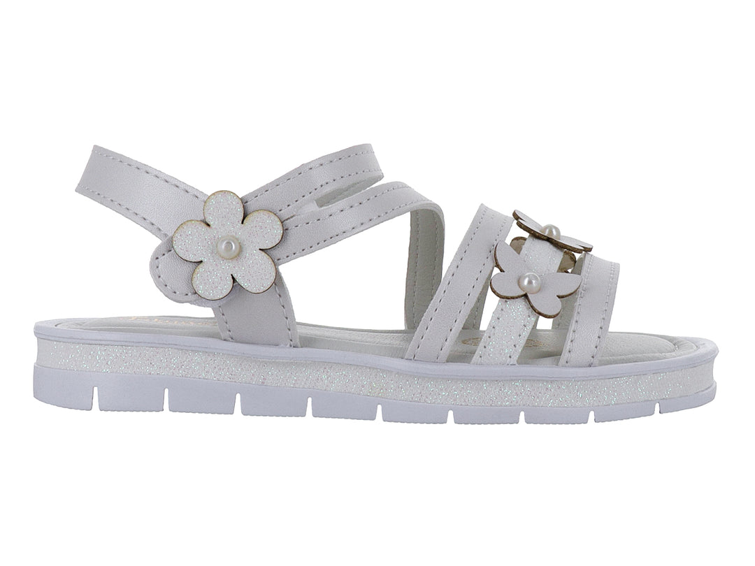 Sandalia blanca para niña con plataforma brillante y adornos de flores en las correas.