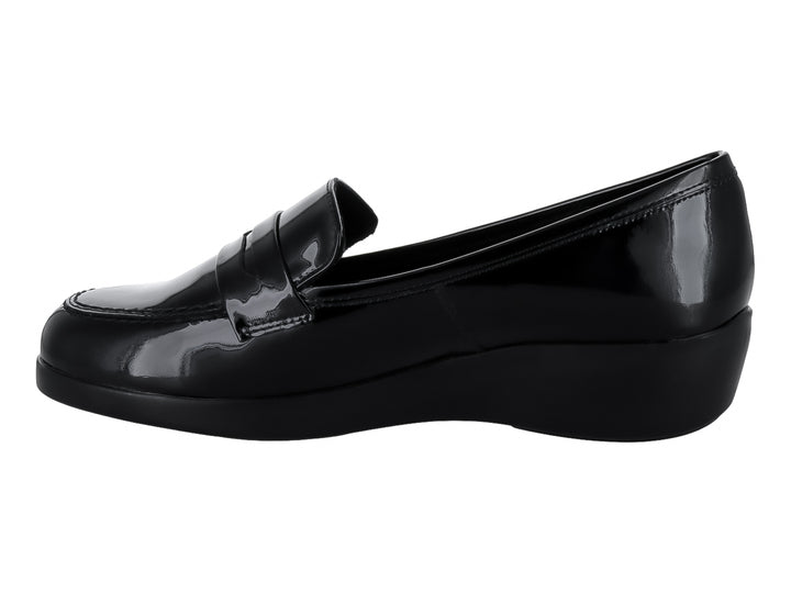 Zapato plano tipo mocasín de charol negro brillante para Mujer.