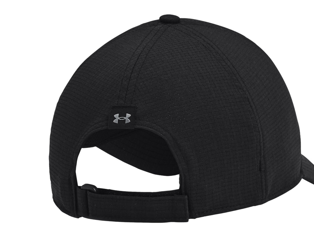 Gorra deportiva Under Armour de color negro con logotipo frontal en tono gris oscuro.