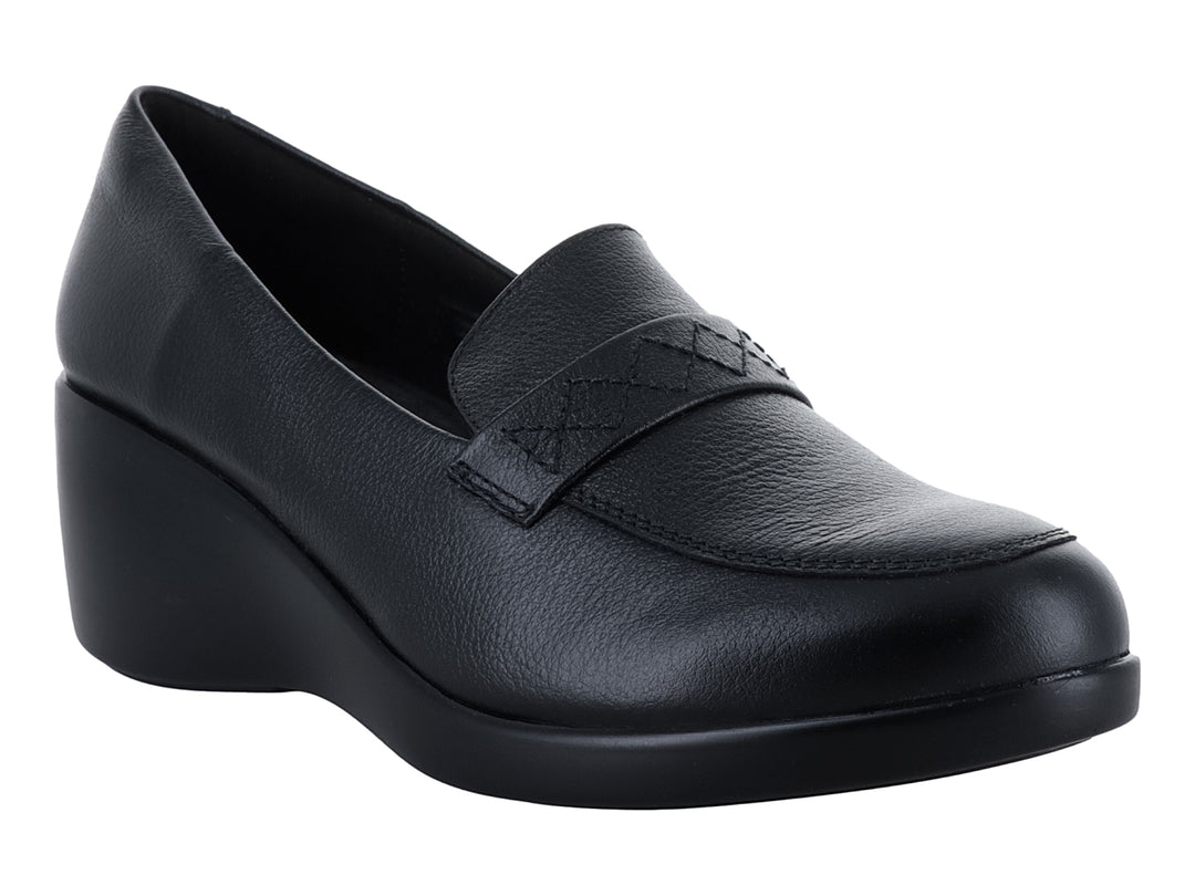 Zapato tipo mocasín de piel color negro con plataforma baja y detalle decorativo en el empeine para mujer.