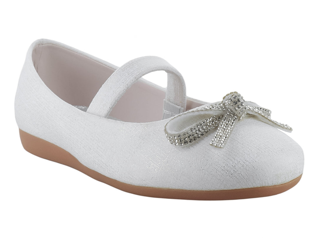 Zapato plano color oro para niña con moño decorativo brillante y correa superior.