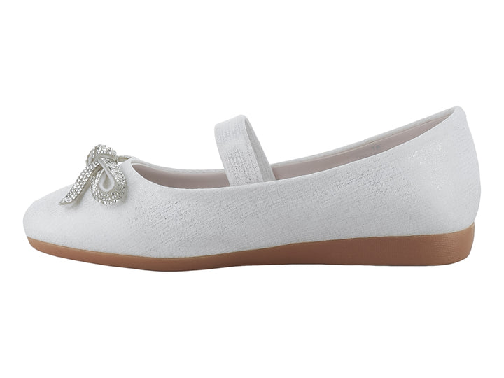 Zapato plano color oro para niña con moño decorativo brillante y correa superior.
