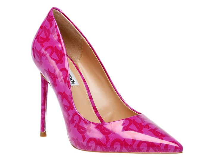 Zapato de tacón alto color fucsia brillante con punta afilada y diseño estampado en relieve.