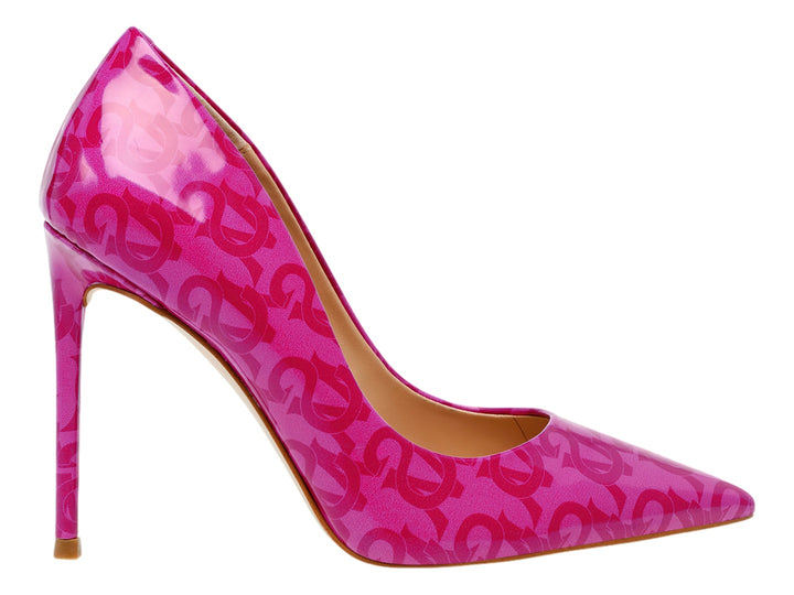 Zapato de tacón alto color fucsia brillante con punta afilada y diseño estampado en relieve.
