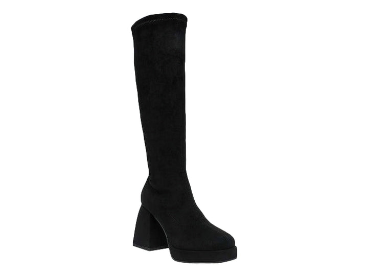 Botas altas de color negro con tacón grueso y plataforma, marca Steve Madden.