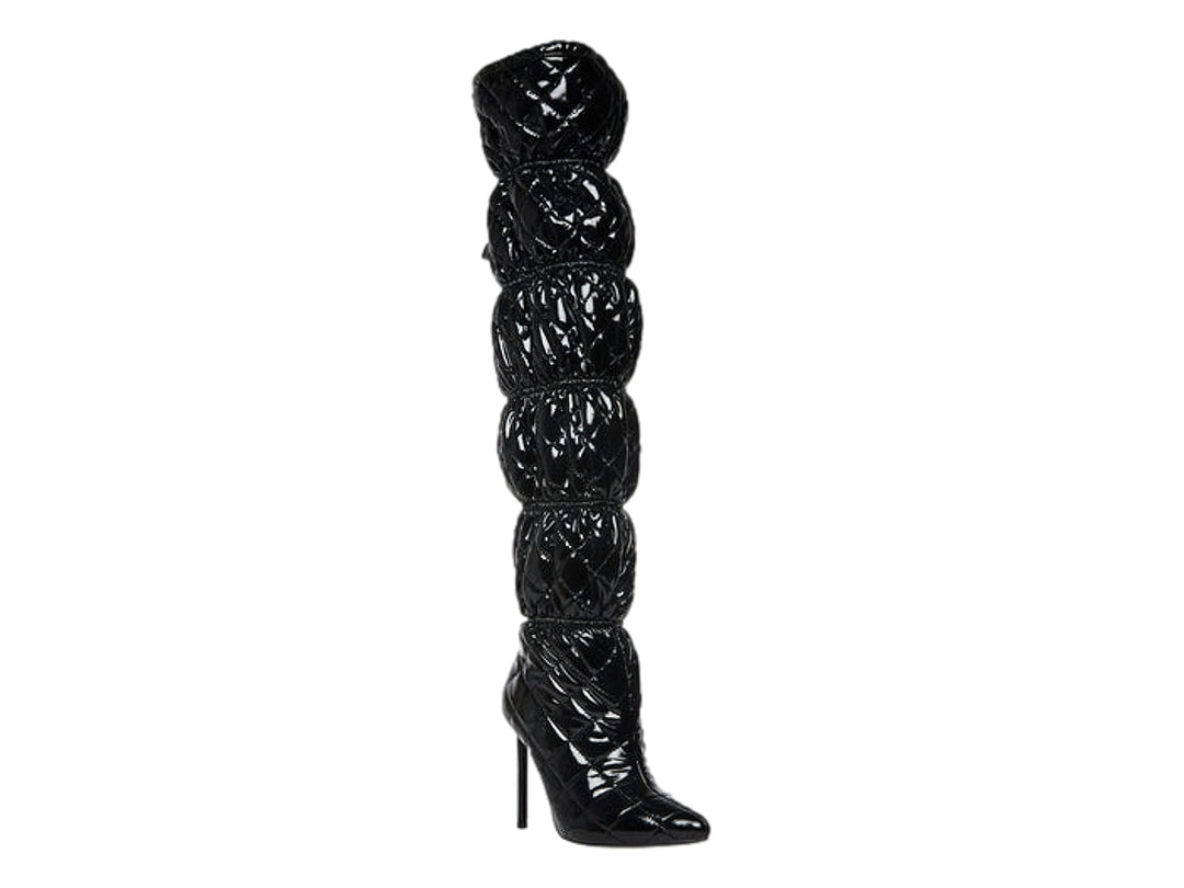 Botas altas negras de Steve Madden con acabado brillante, diseño acolchado y tacón de aguja.