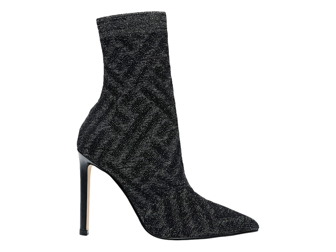 Botín Steve Madden color pewter con tejido brillante, punta afilada y tacón alto delgado.