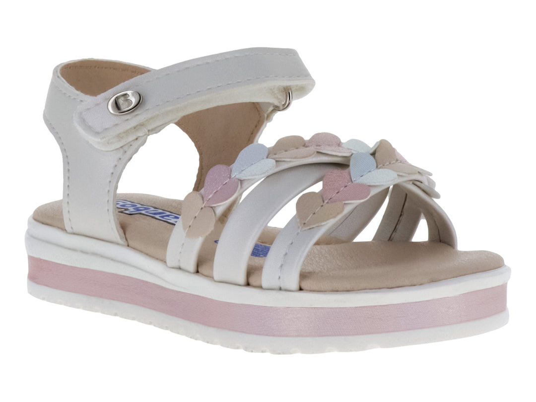 Sandalia para niña color perla con plataforma rosa y detalles decorativos en forma de corazones multicolores.