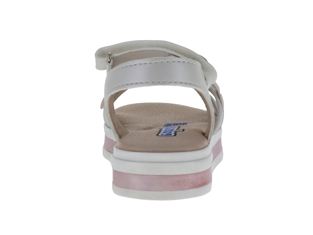 Sandalia para niña color perla con plataforma rosa y detalles decorativos en forma de corazones multicolores.