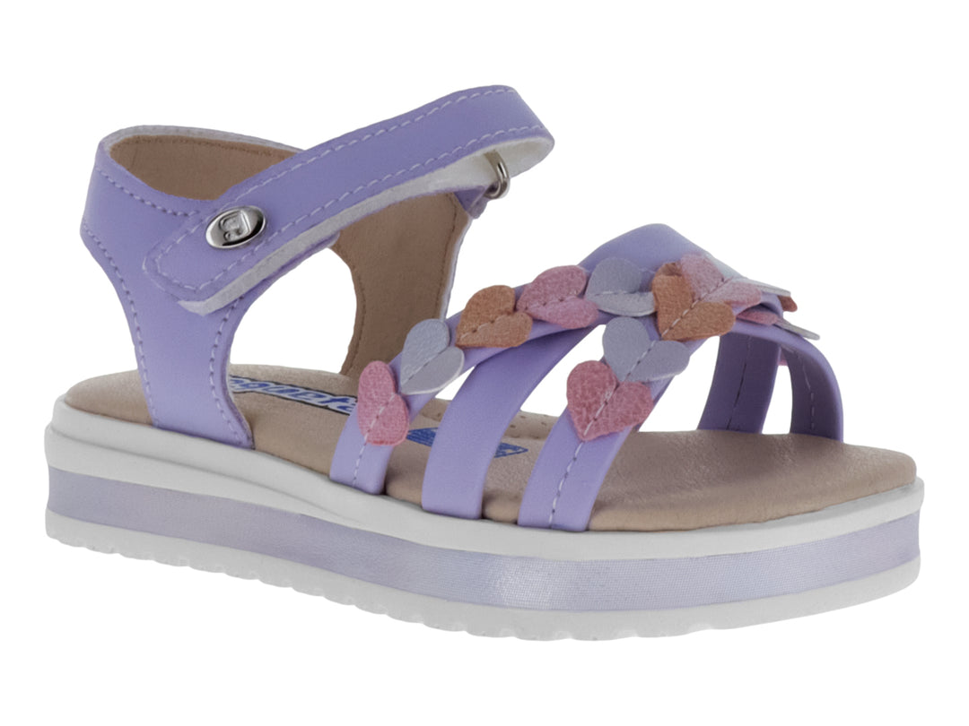 Sandalias lila para niña con plataforma blanca y adornos de corazones en tonos rosa y lila.