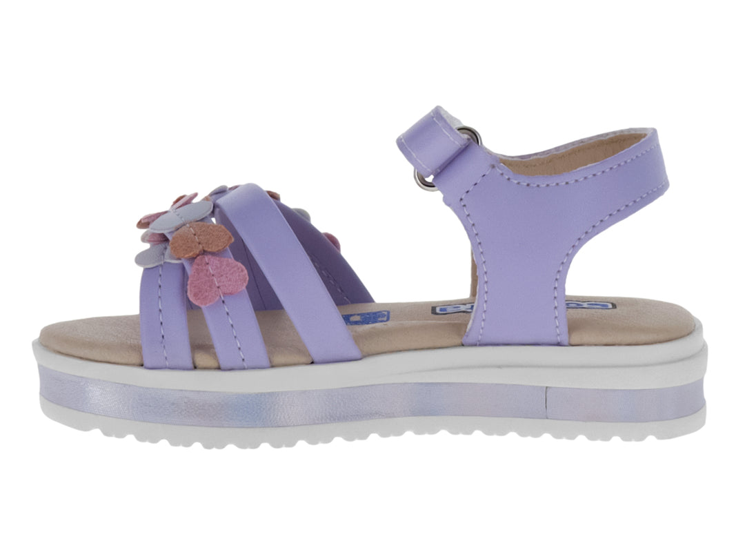 Sandalias lila para niña con plataforma blanca y adornos de corazones en tonos rosa y lila.
