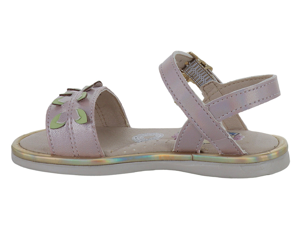 Sandalias para niña color rosa con detalles decorativos en verde y correa ajustable con hebilla dorada.