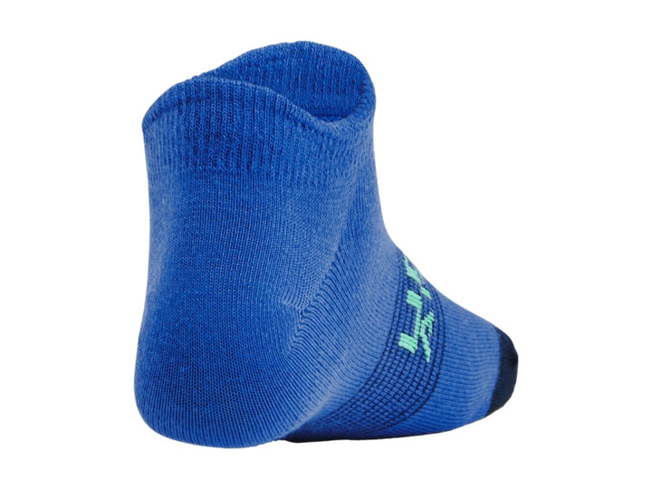 Paquete de 6 pares de calcetines deportivos Under Armour en colores azul, blanco y gris.