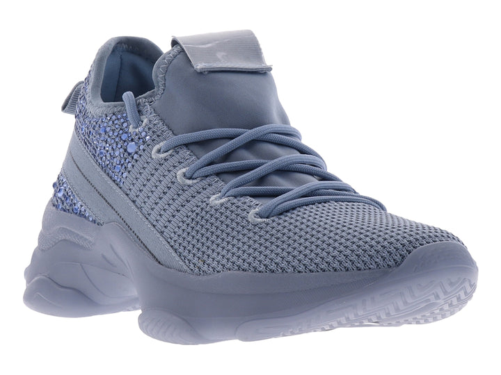 Tenis deportivos color azul con detalles brillantes y suela gruesa.