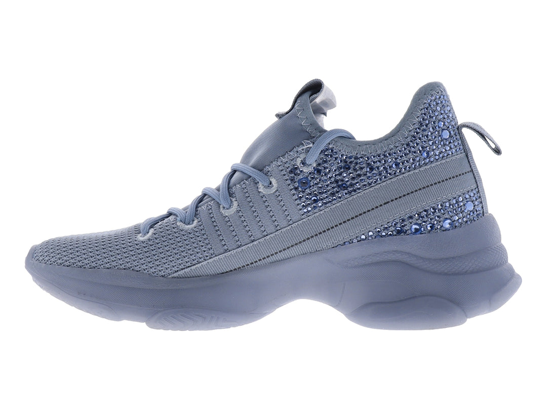 Tenis deportivos color azul con detalles brillantes y suela gruesa.