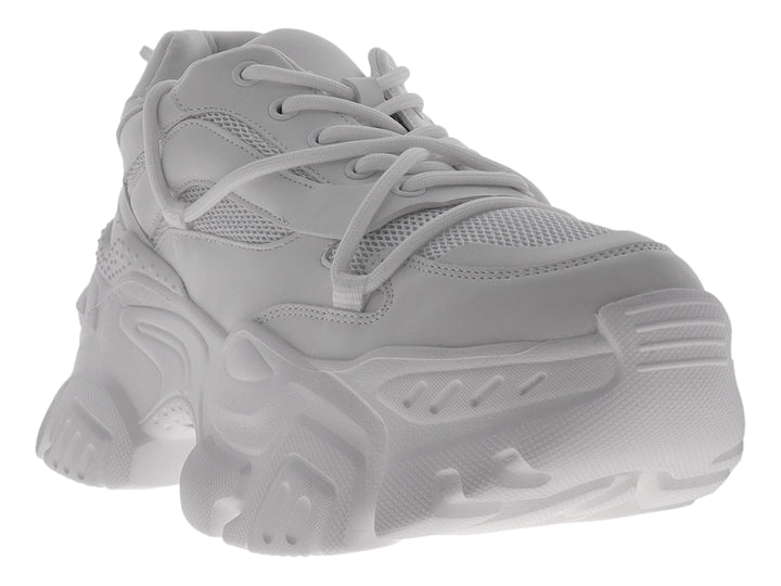 Tenis blancos de plataforma estilo chunky con suela robusta y detalles de malla.