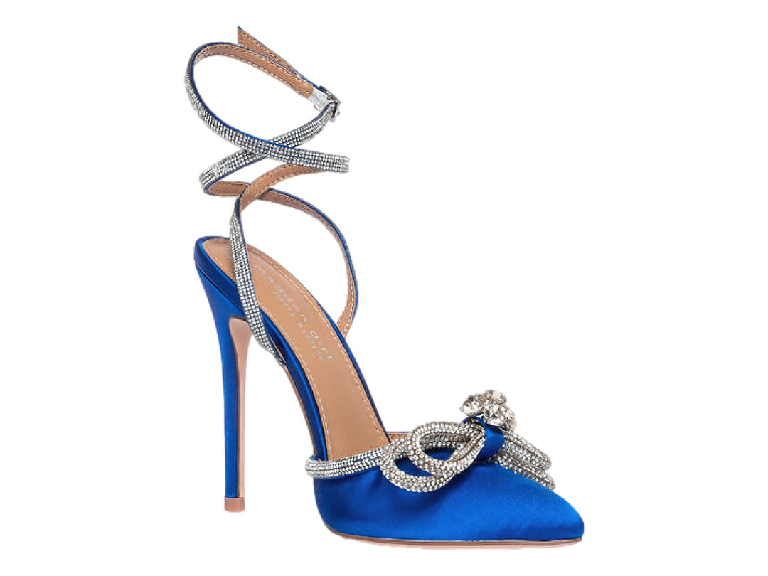 Zapato de tacón alto azul cobalto con tiras brillantes y detalle de moño en la punta.
