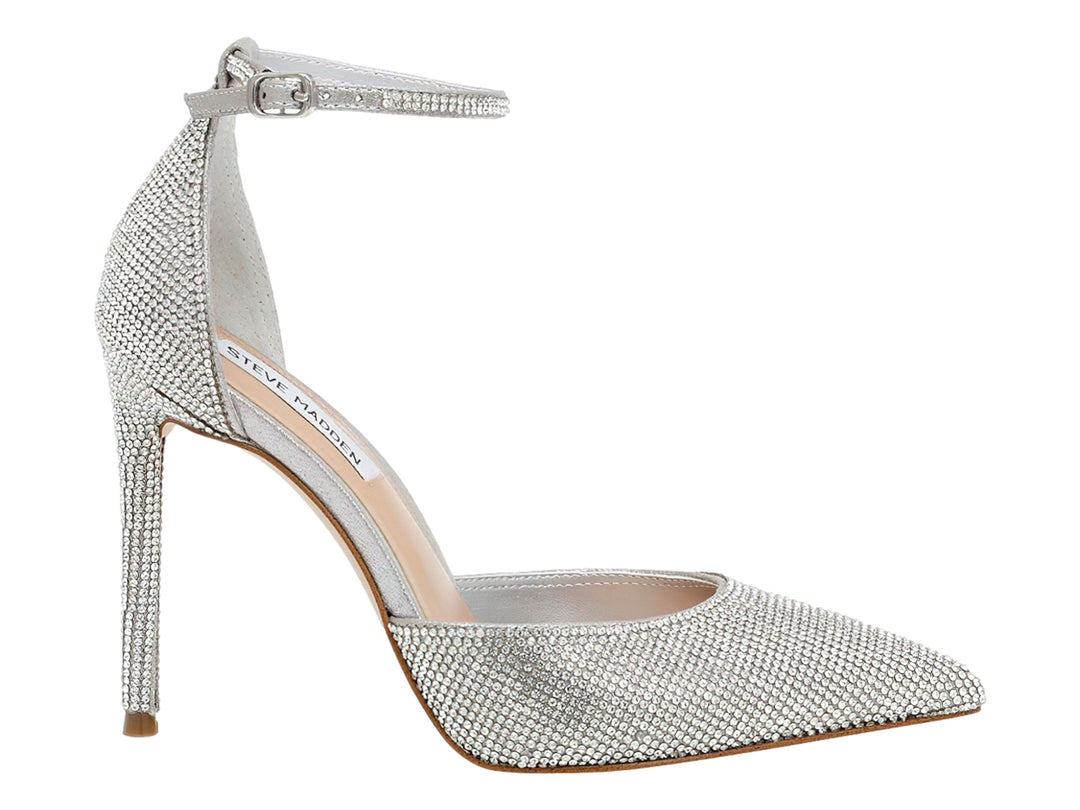 Zapato de tacón alto Steve Madden color plata con acabado brillante de pedrería y correa ajustable al tobillo.