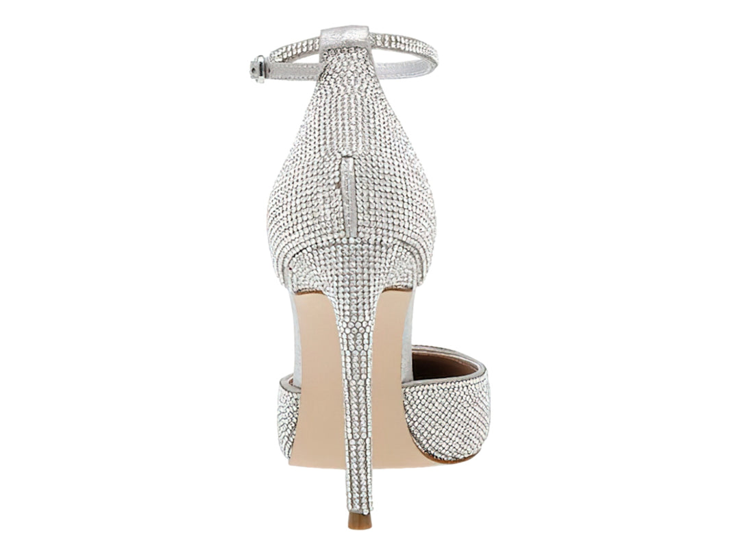 Zapato de tacón alto Steve Madden color plata con acabado brillante de pedrería y correa ajustable al tobillo.