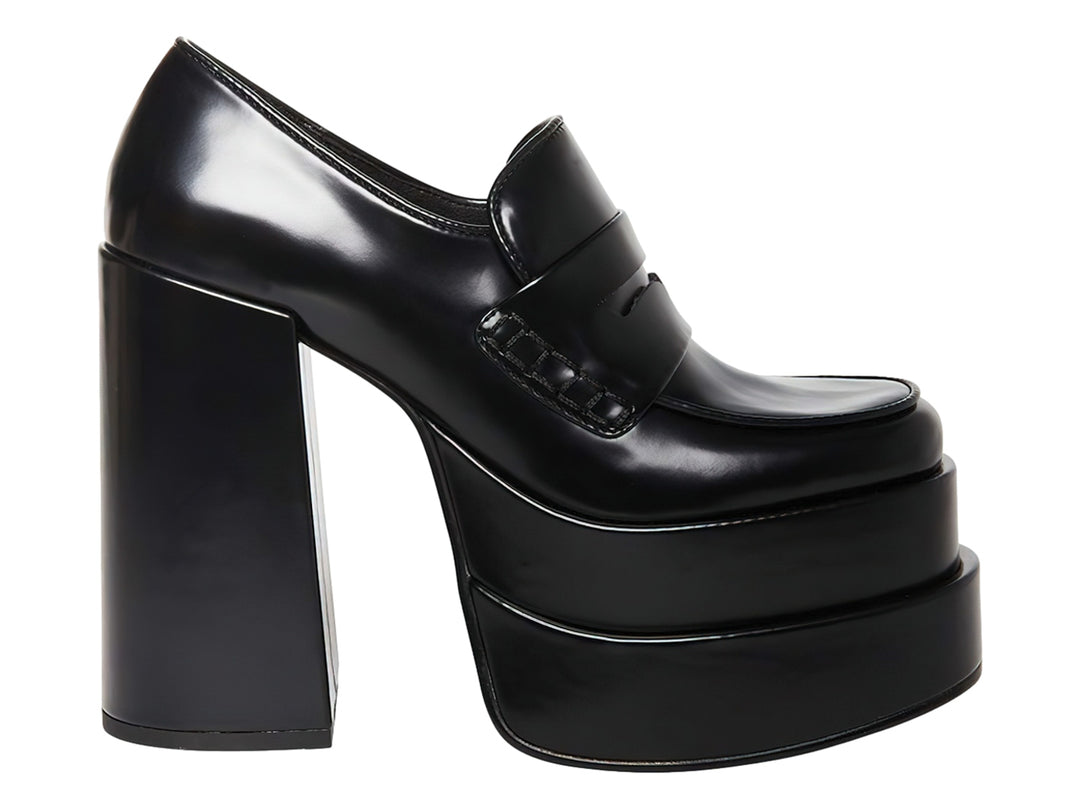 Zapato mocasín negro con plataforma alta y tacón grueso